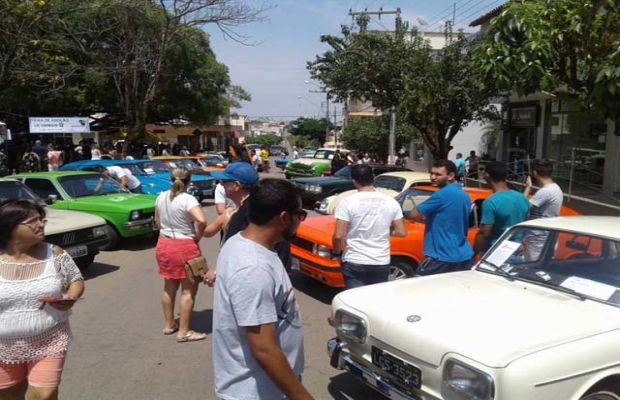 2º Encontro de Carros Antigos e Cerveja Artesanal de Dores do Indaiá