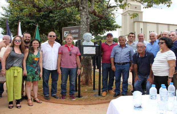 Prefeitura inaugura busto em homenagem ao Sr. Nilo Peçanha de Araújo