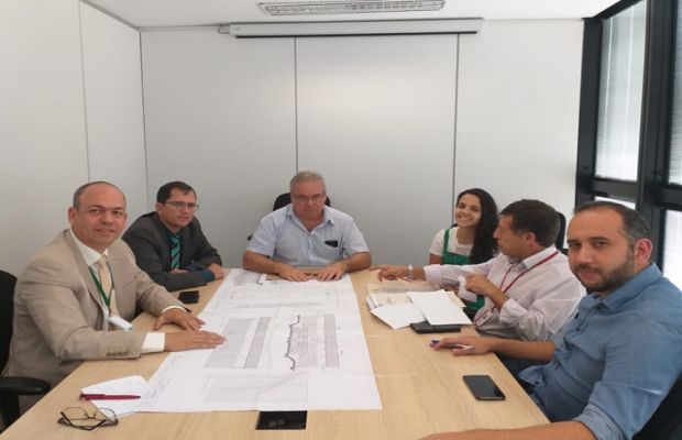 Prefeito Ronaldo Costa participa de reunião para tratar da renovação do convênio da Escola Municipal