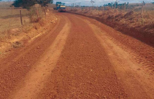Prefeitura Municipal realiza obras de manutenção em estradas rurais