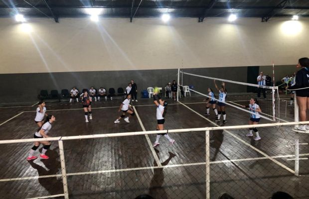 Intercâmbio de Voleibol entre Dores do Indaiá e Bom Despacho promove integração esportiva