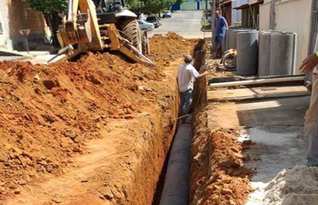 Prefeitura inicia obras da rede pluvial na Rua Jaime de Paulo Aguiar